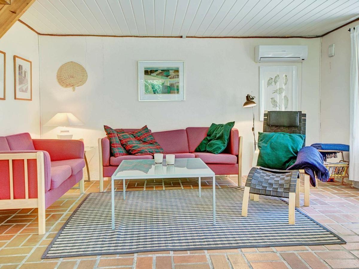 6 Person Holiday Home In AÅkirkeby Kamer foto