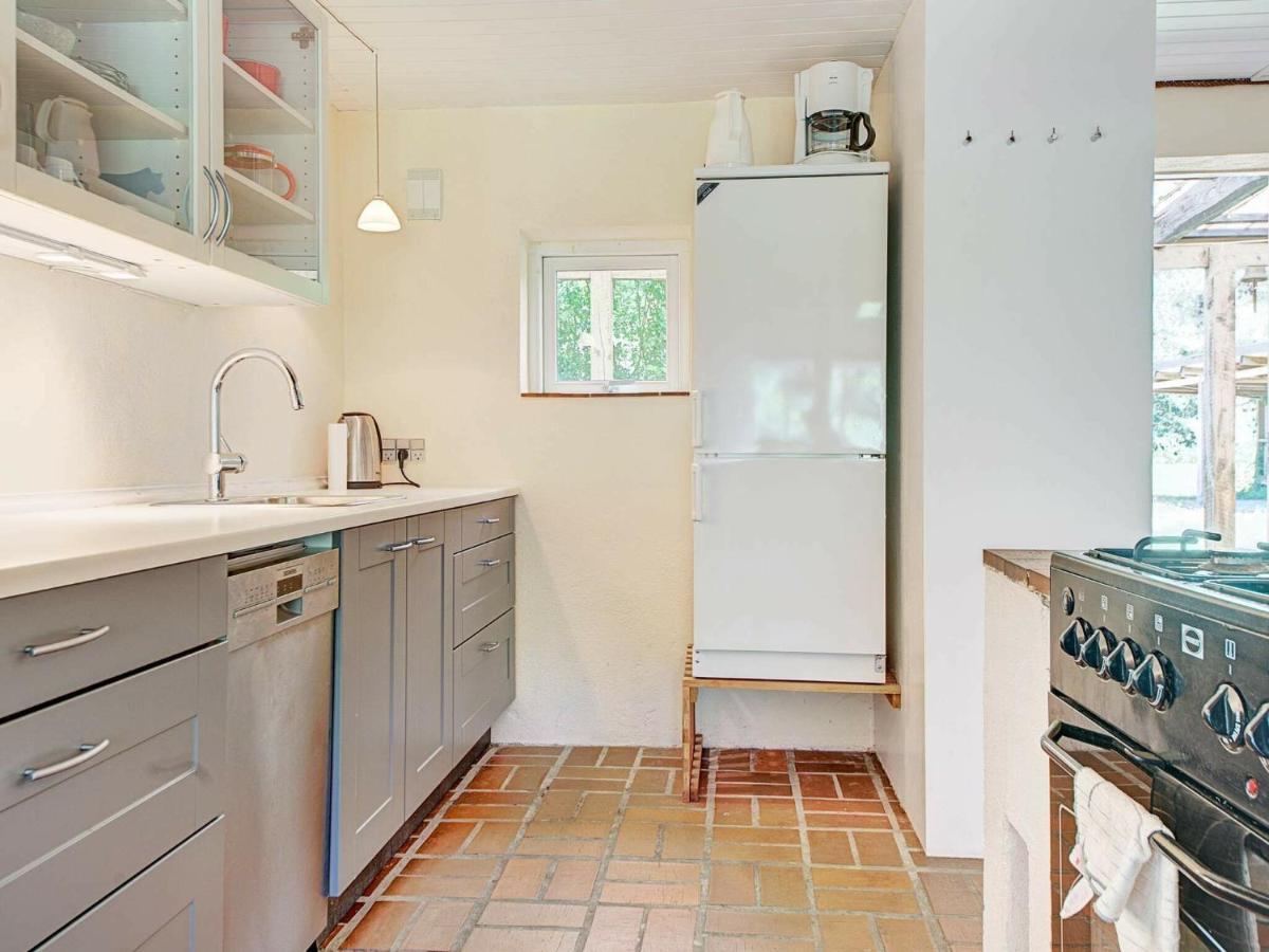 6 Person Holiday Home In AÅkirkeby Kamer foto
