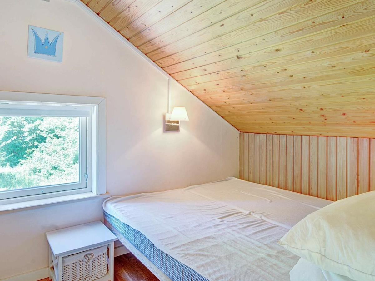 6 Person Holiday Home In AÅkirkeby Kamer foto