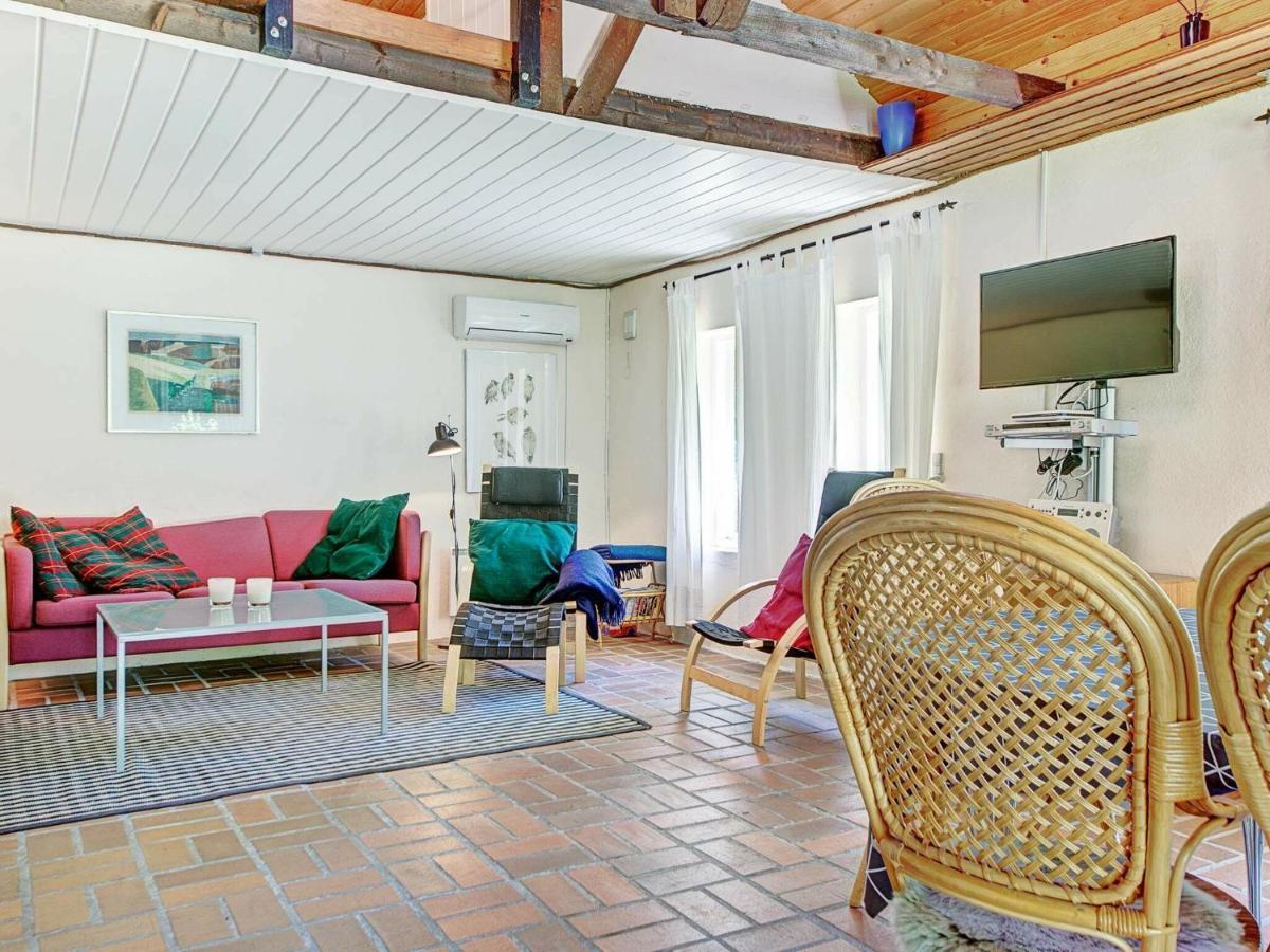 6 Person Holiday Home In AÅkirkeby Kamer foto